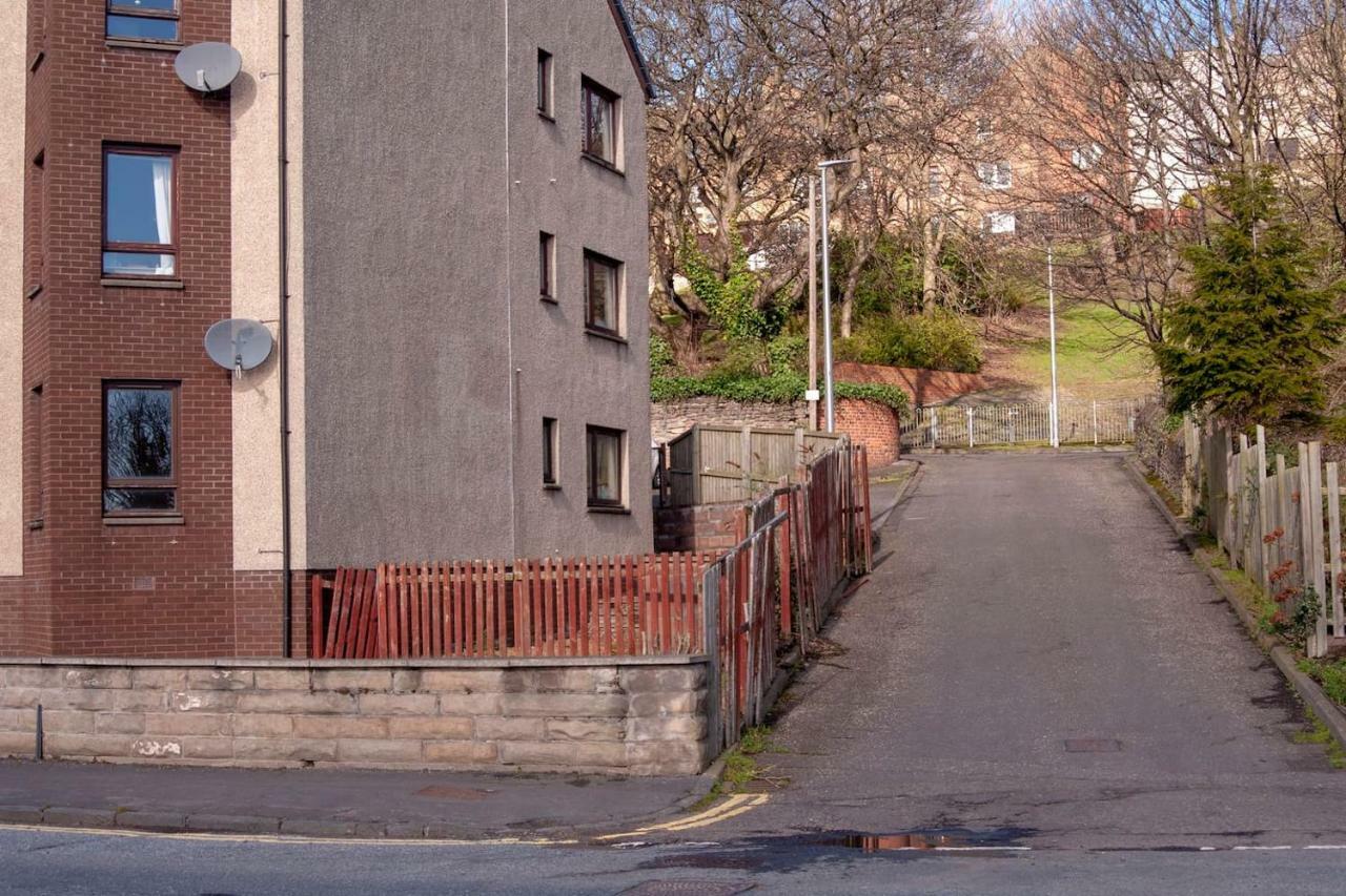 Tranquil Place In Dundee Near Docks Exterior foto